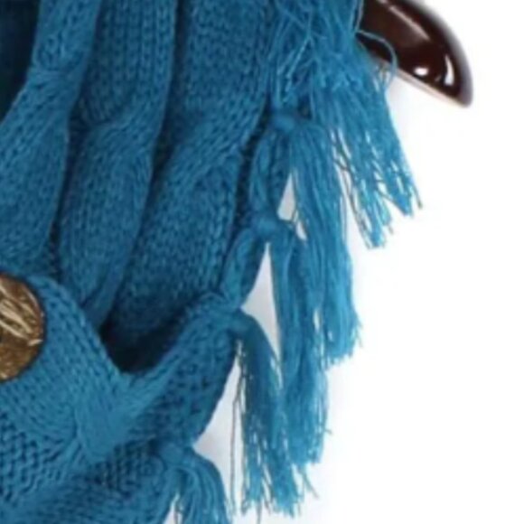 VERY MODA Knit Fringed Infinity Scarf Wrap Capelet Turquoise One Size NWT - Picture 3 of 6